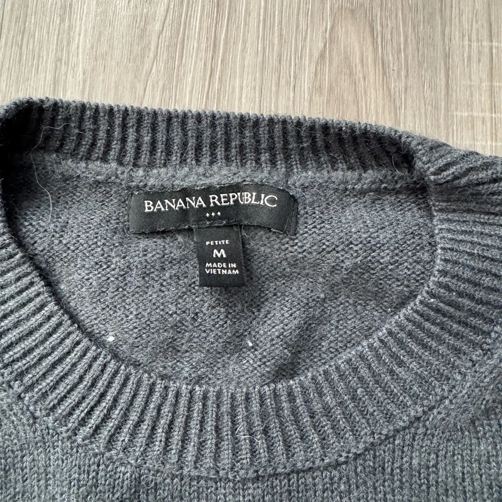 Banana Republic Men's Charcoal Crewneck Sweater - Picture 3 of 6